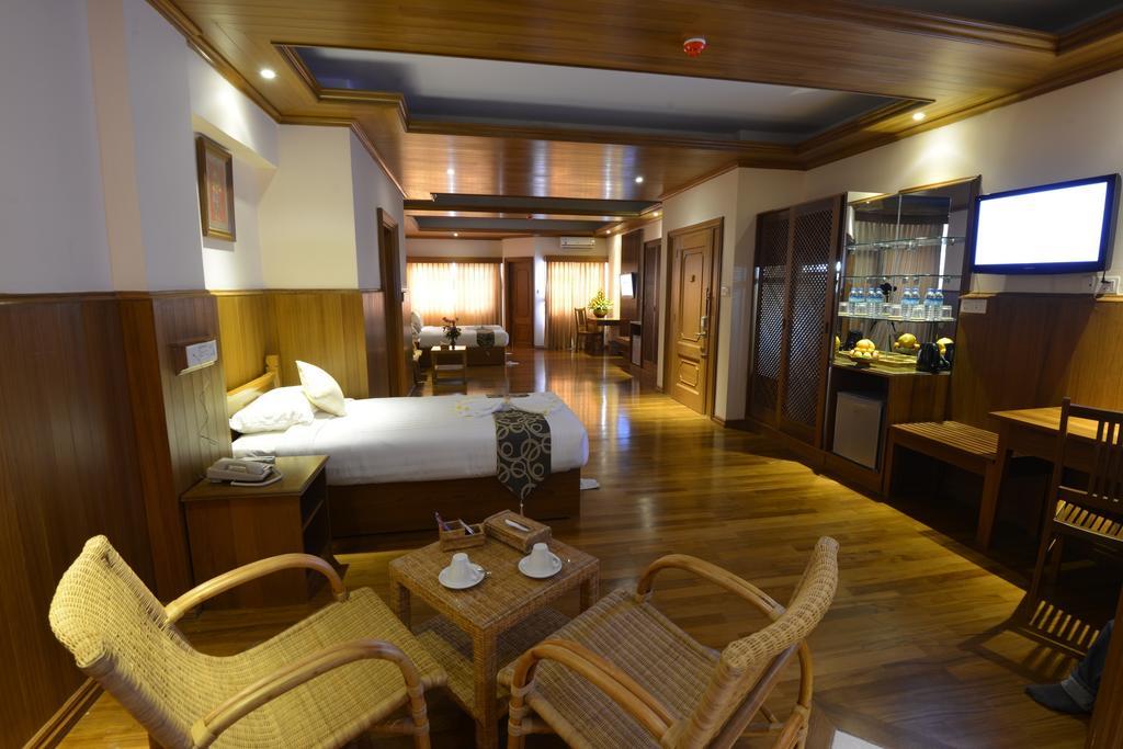 Hotel Sidney Rangoon Buitenkant foto