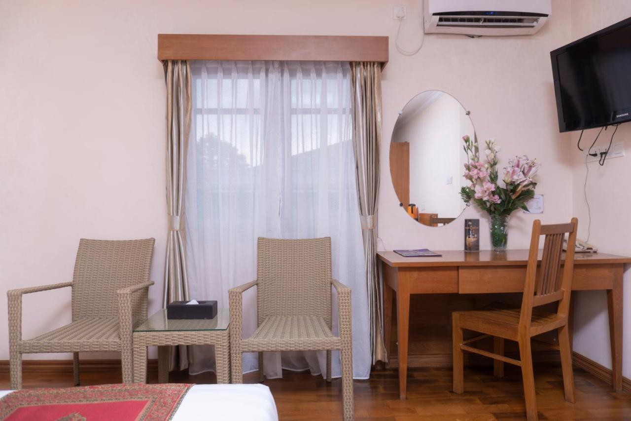 Hotel Sidney Rangoon Buitenkant foto