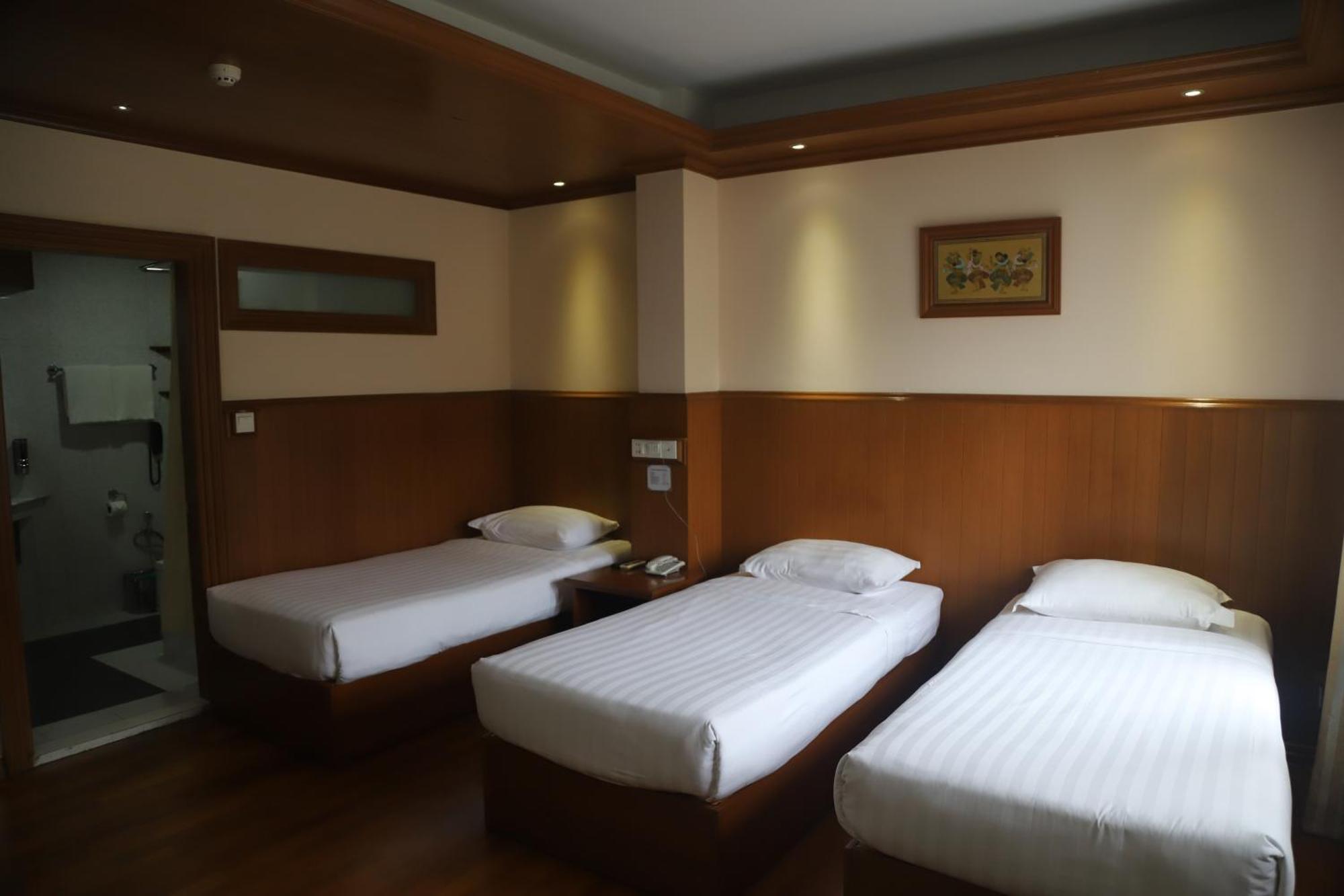 Hotel Sidney Rangoon Buitenkant foto