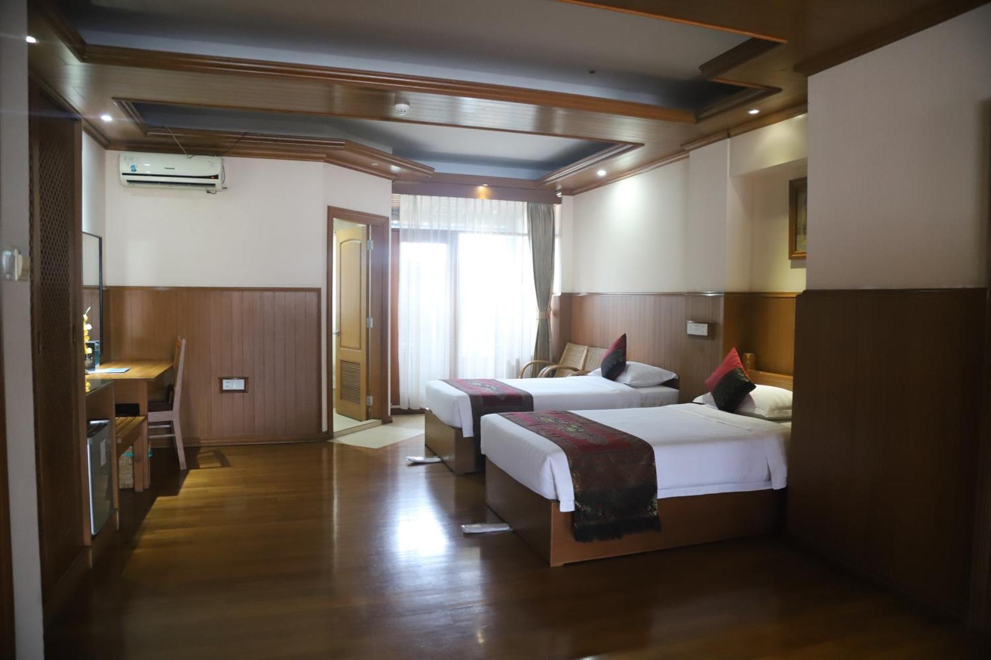 Hotel Sidney Rangoon Buitenkant foto
