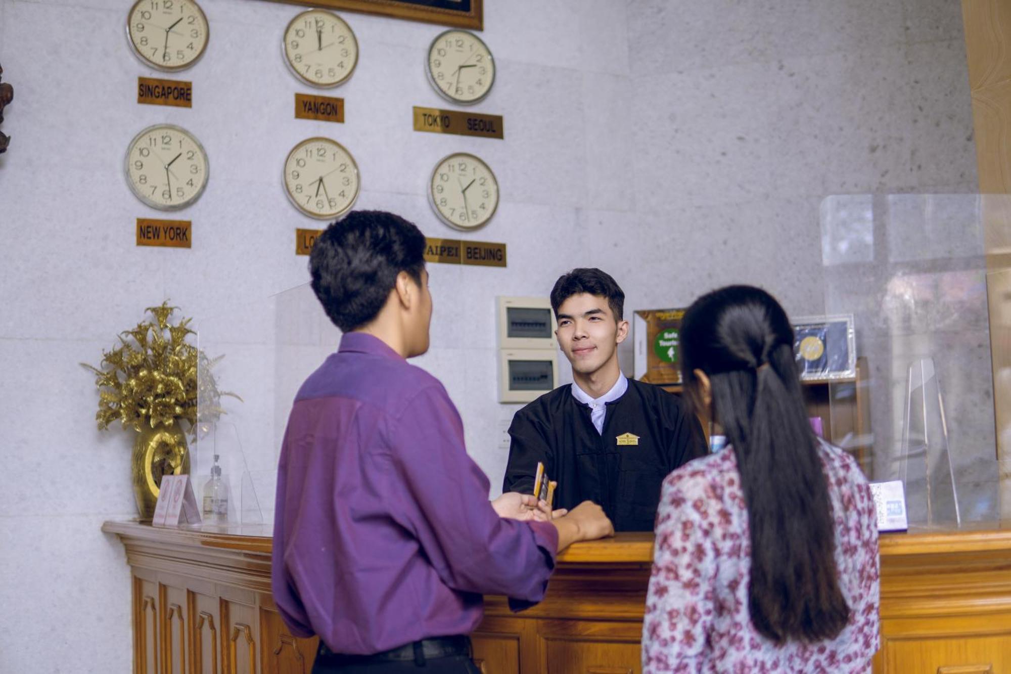 Hotel Sidney Rangoon Buitenkant foto