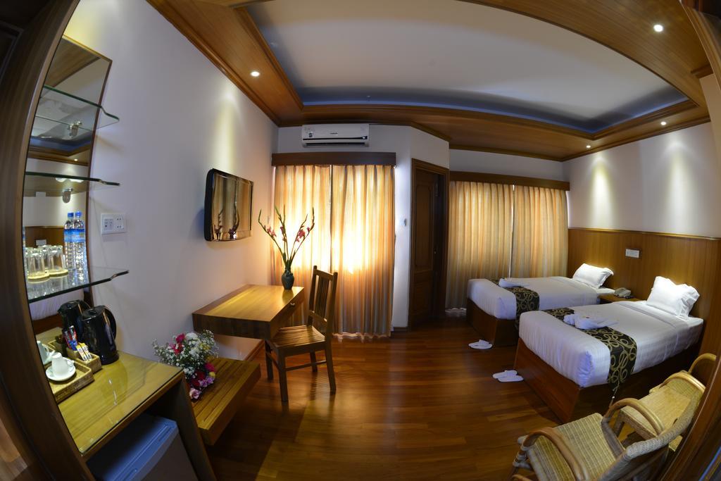Hotel Sidney Rangoon Buitenkant foto