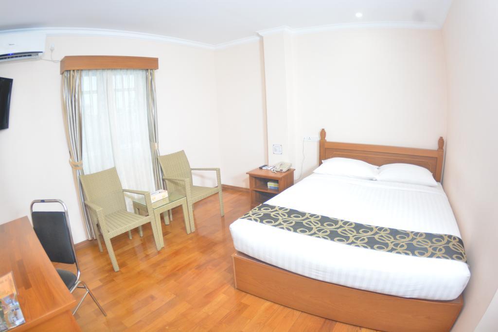 Hotel Sidney Rangoon Buitenkant foto