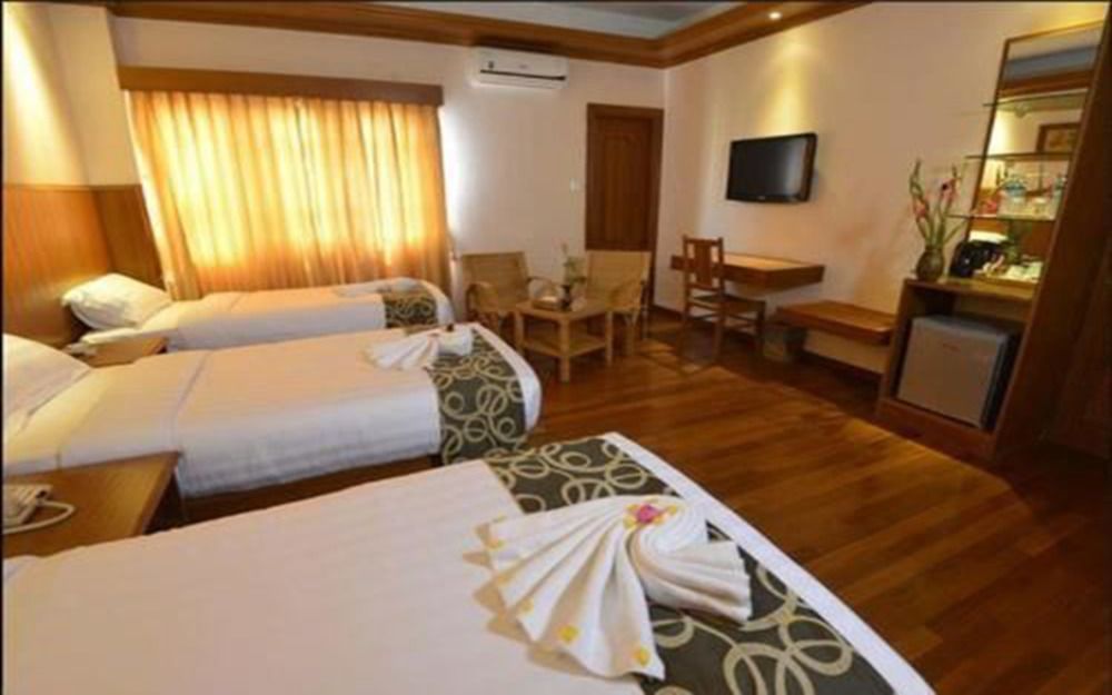Hotel Sidney Rangoon Buitenkant foto
