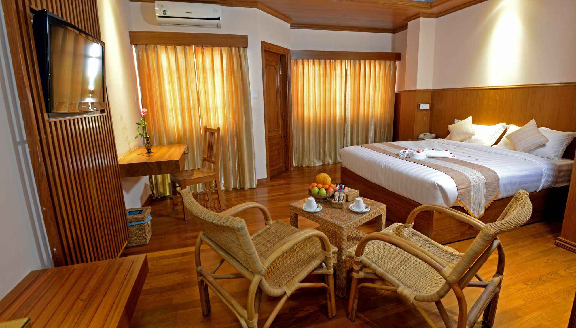 Hotel Sidney Rangoon Buitenkant foto